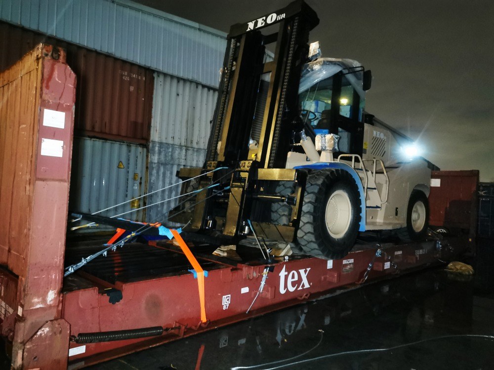 NEOlift heavy duty diesel forklift